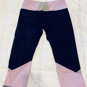 Lululemon black/lilac/white crops